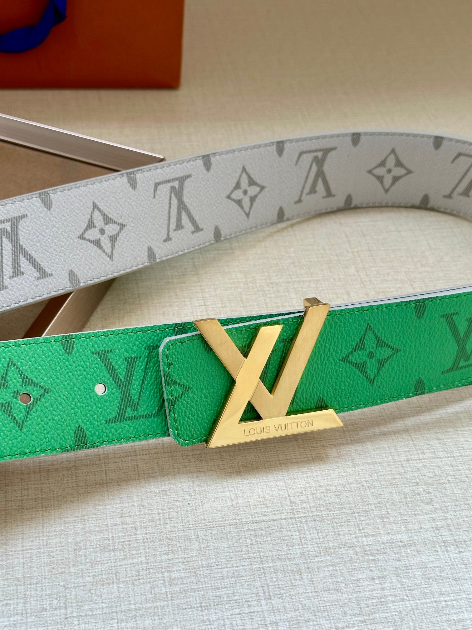 Green textured belt with LV monogram, gold buckle and center plate