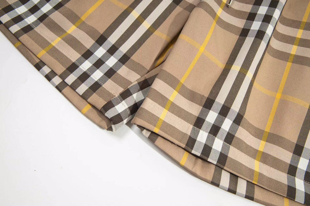 Plaid shorts with straight hem and gathered cuffs, beige black and yellow checks