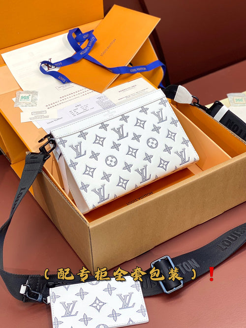 Louis Vuitton small bag, white and blue monogram canvas, adjustable strap, top zipper
