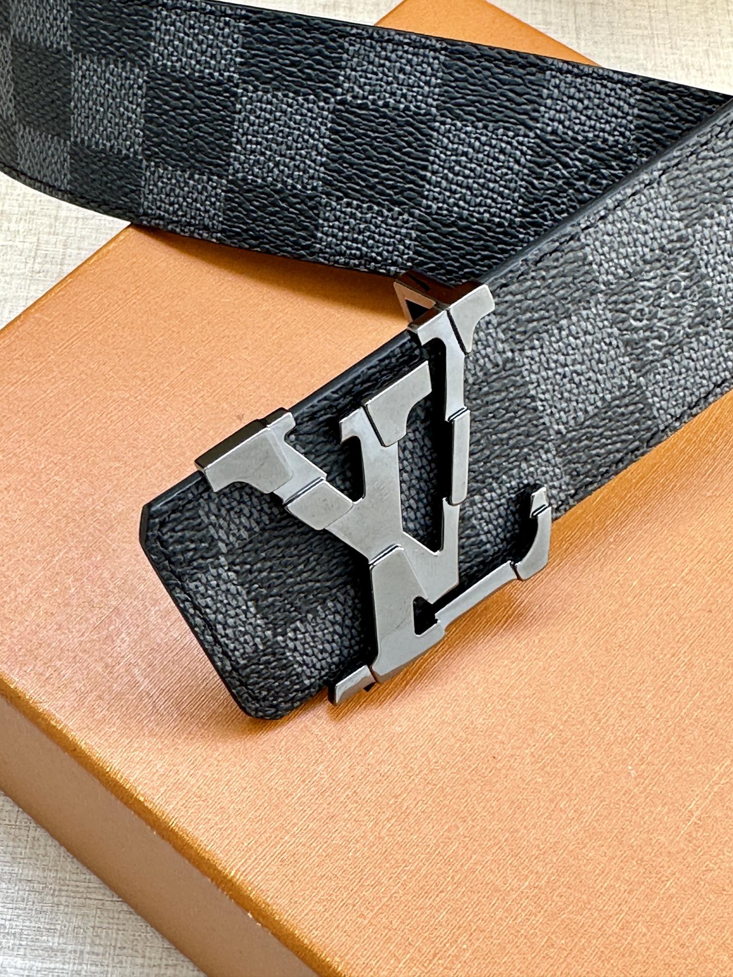 Louis Vuitton patterned belt with large silver buckle and textured dark strap