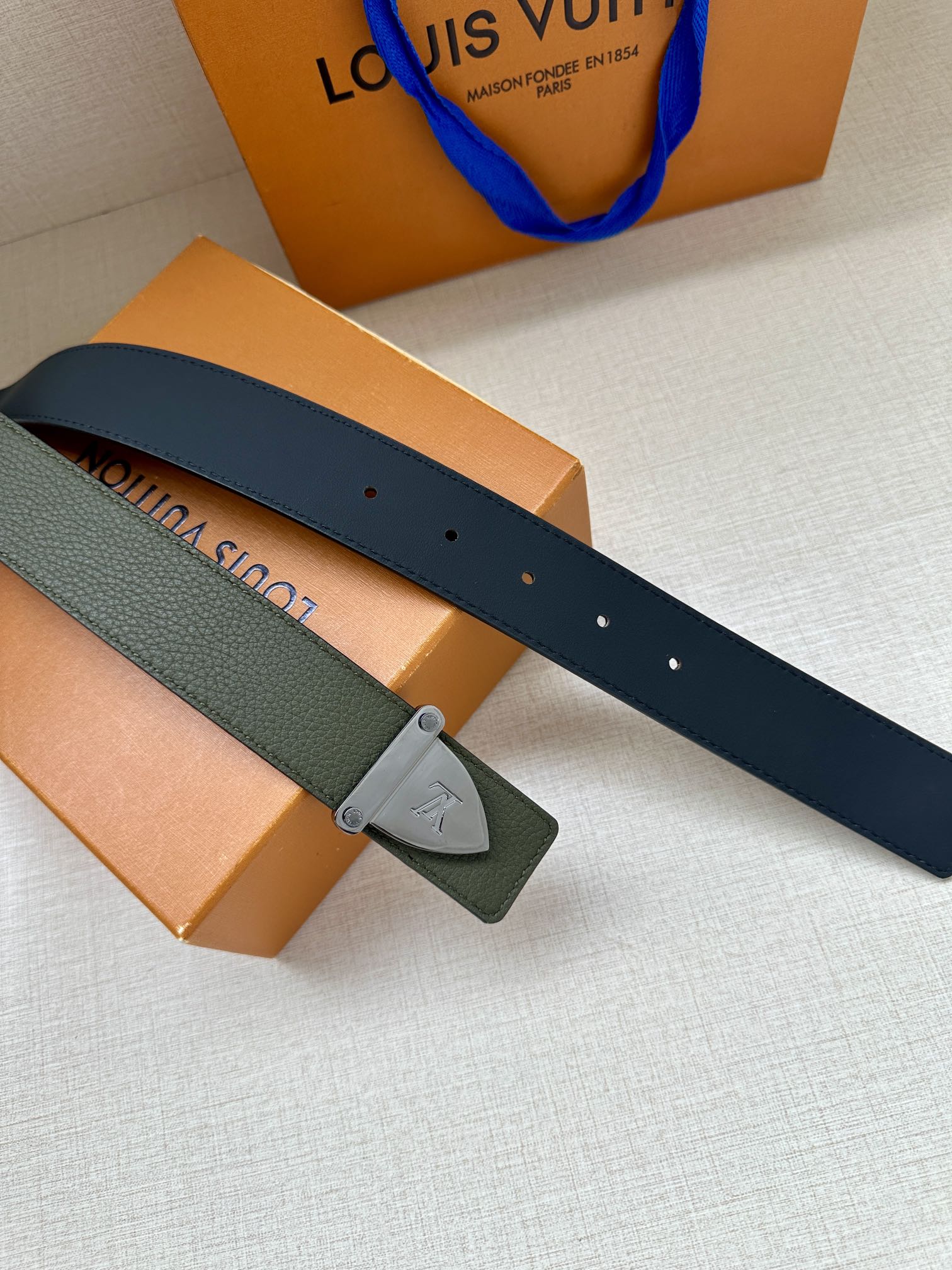 Louis Vuitton leather belt set: dark green strap with silver-tone buckle and hole pattern