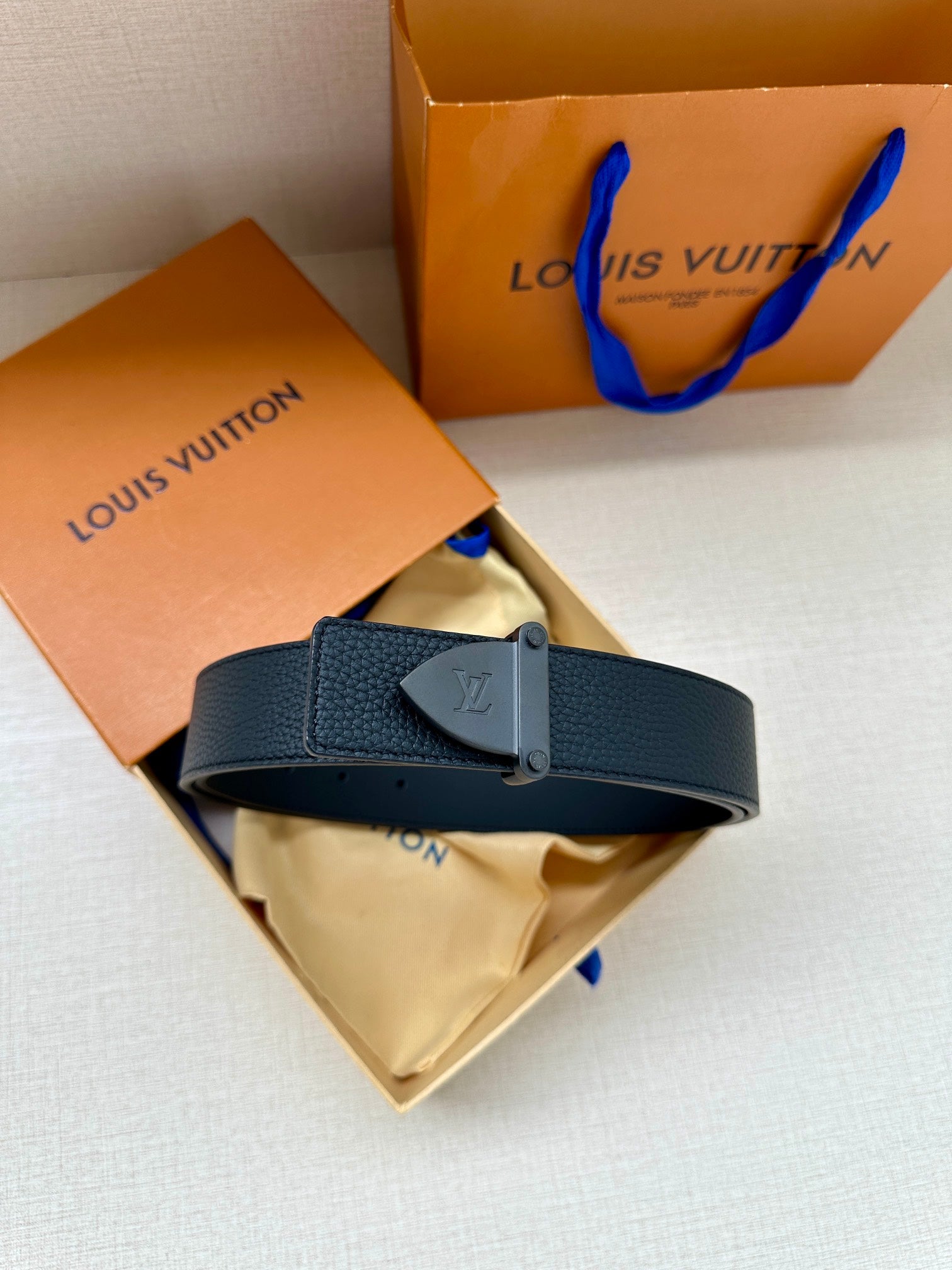 Louis Vuitton dark blue textured leather belt with silver buckle and LV engraving