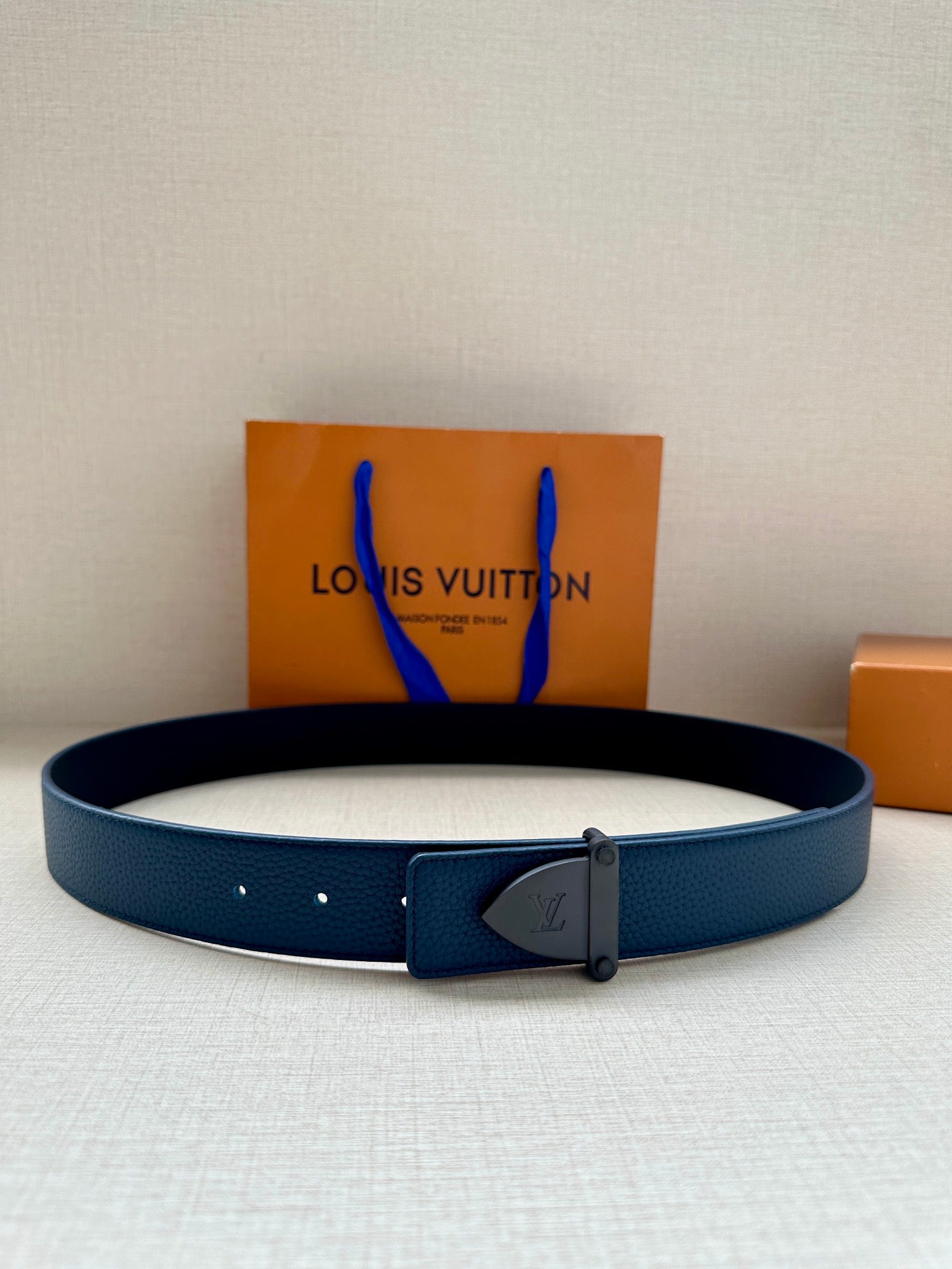 Louis Vuitton blue leather belt with silver-tone buckle centerpiece