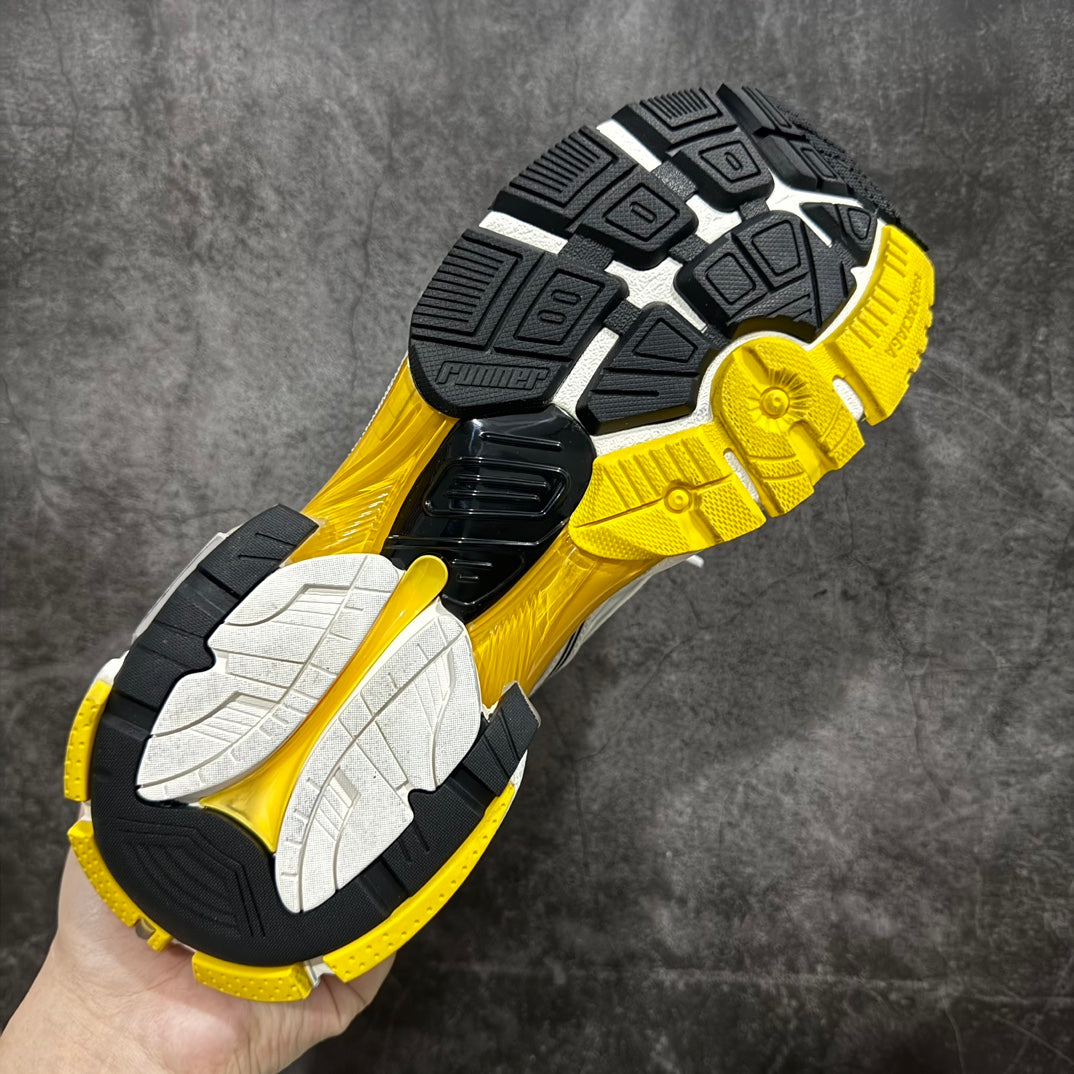 Balenciaga unisex sneakers outsole, black tread with yellow edge and traction pattern