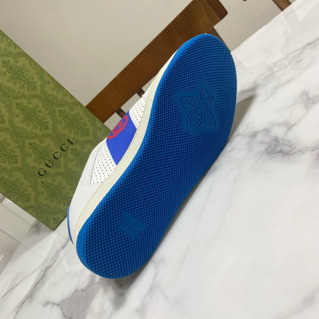 Blue rubber outsole of low-top sneakers with logo detail