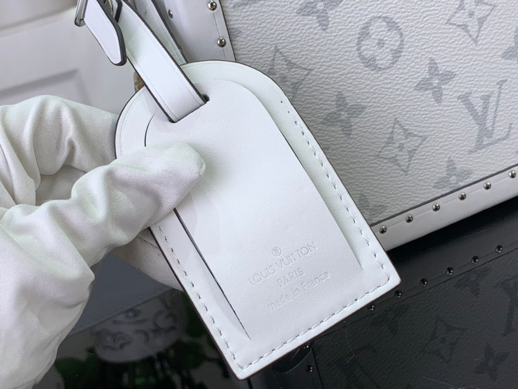 Men's Louis Vuitton bag leather luggage tag with metal ring and white strap