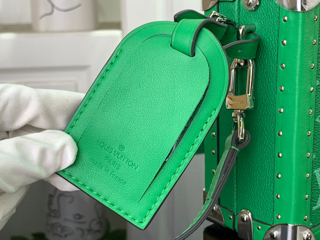 Louis Vuitton men’s green leather pouch attachment with metal clasp and strap