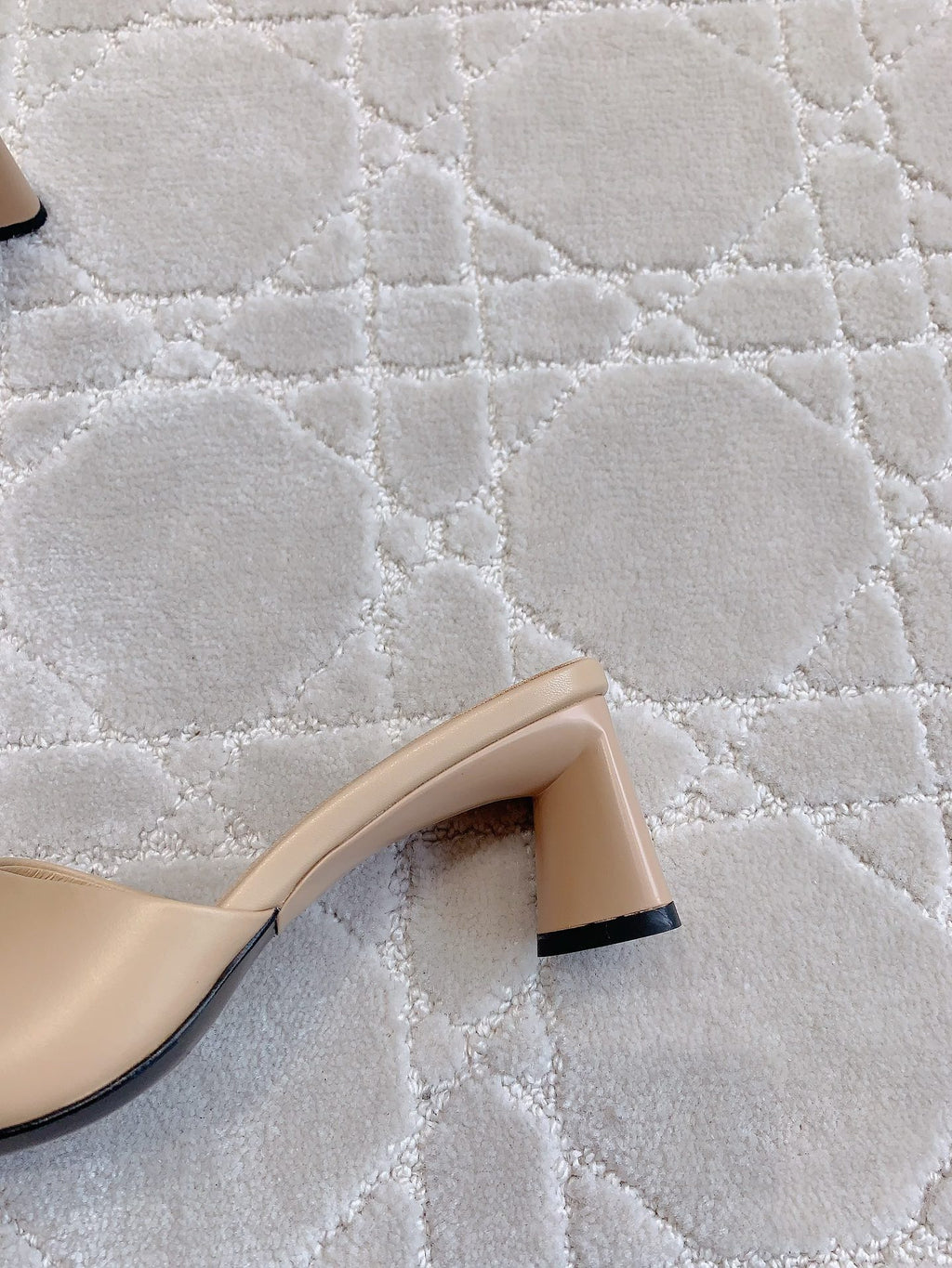 Beige slide sandal heel with low block heel, close-up