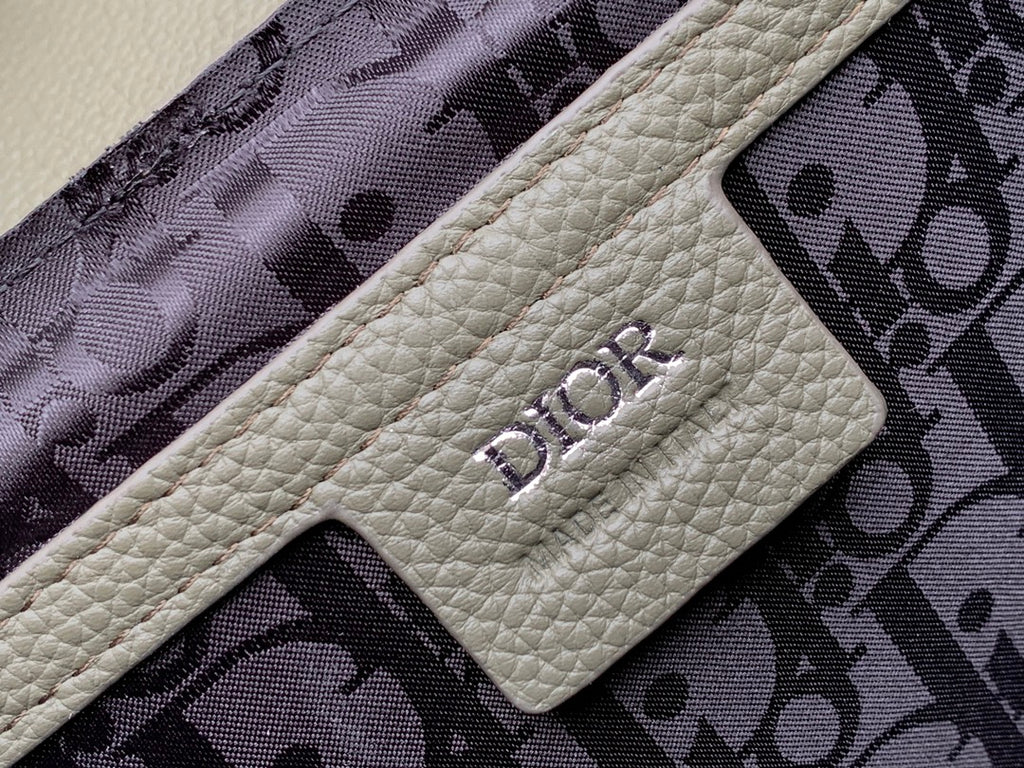 Printed lining with Dior logo patch on light leather tab