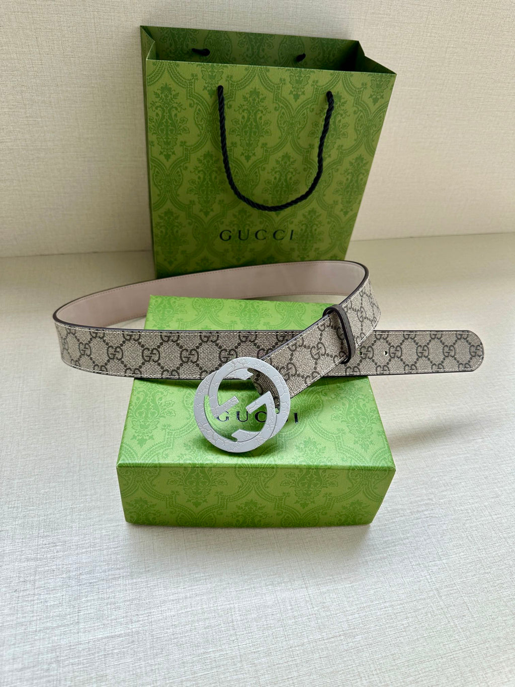 Gucci belt with beige GG canvas, silver double-G buckle, pink inner leather