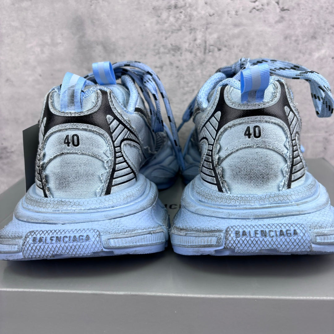 Unisex sneakers heel view, light blue uppers with size 40 label, lace-up chunky sole