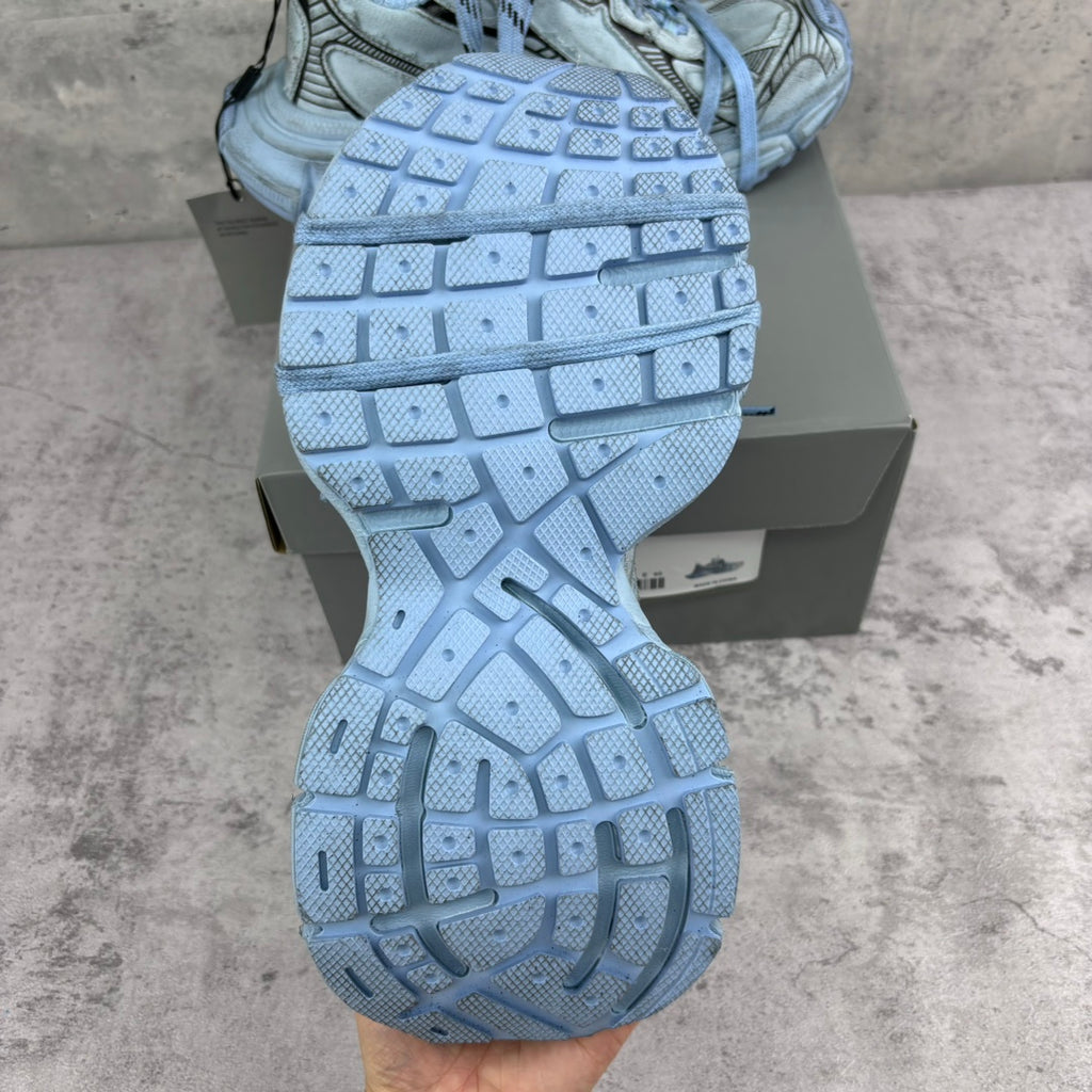 Unisex sneakers outsole, light blue tread pattern with thick platform sole