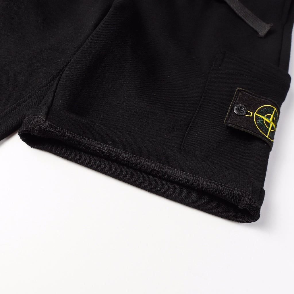 Black shorts hem with logo patch on pocket and stitched cuff