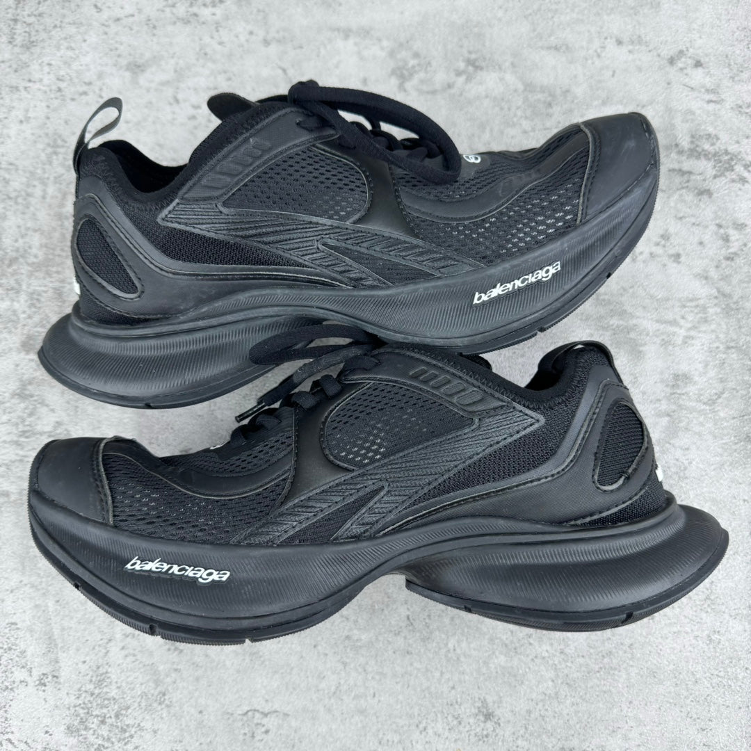 Unisex Balenciaga sneakers in dark gray/black with lace-up front and sculpted sole