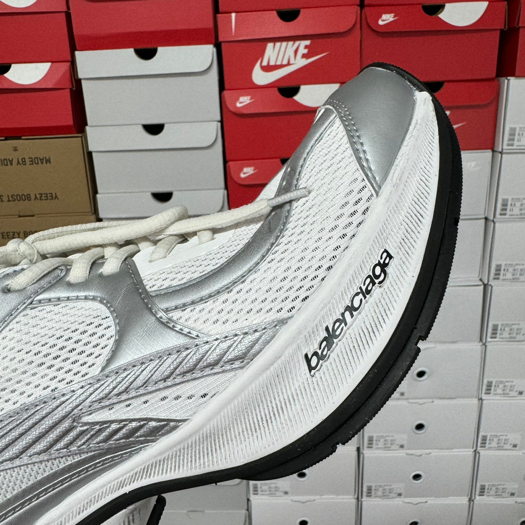 White unisex sneaker with side logo print and textured mesh upper
