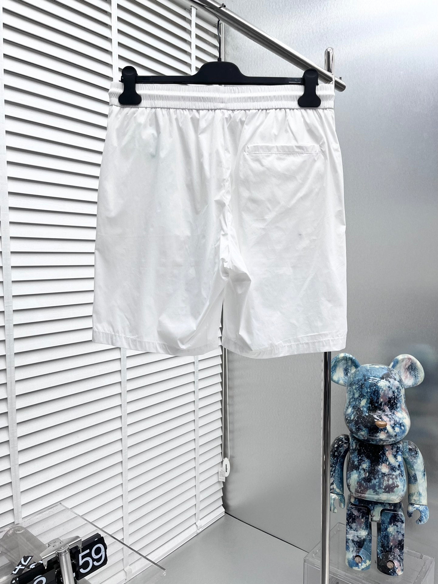 Burberry white drawstring shorts with elastic waistband and side pocket