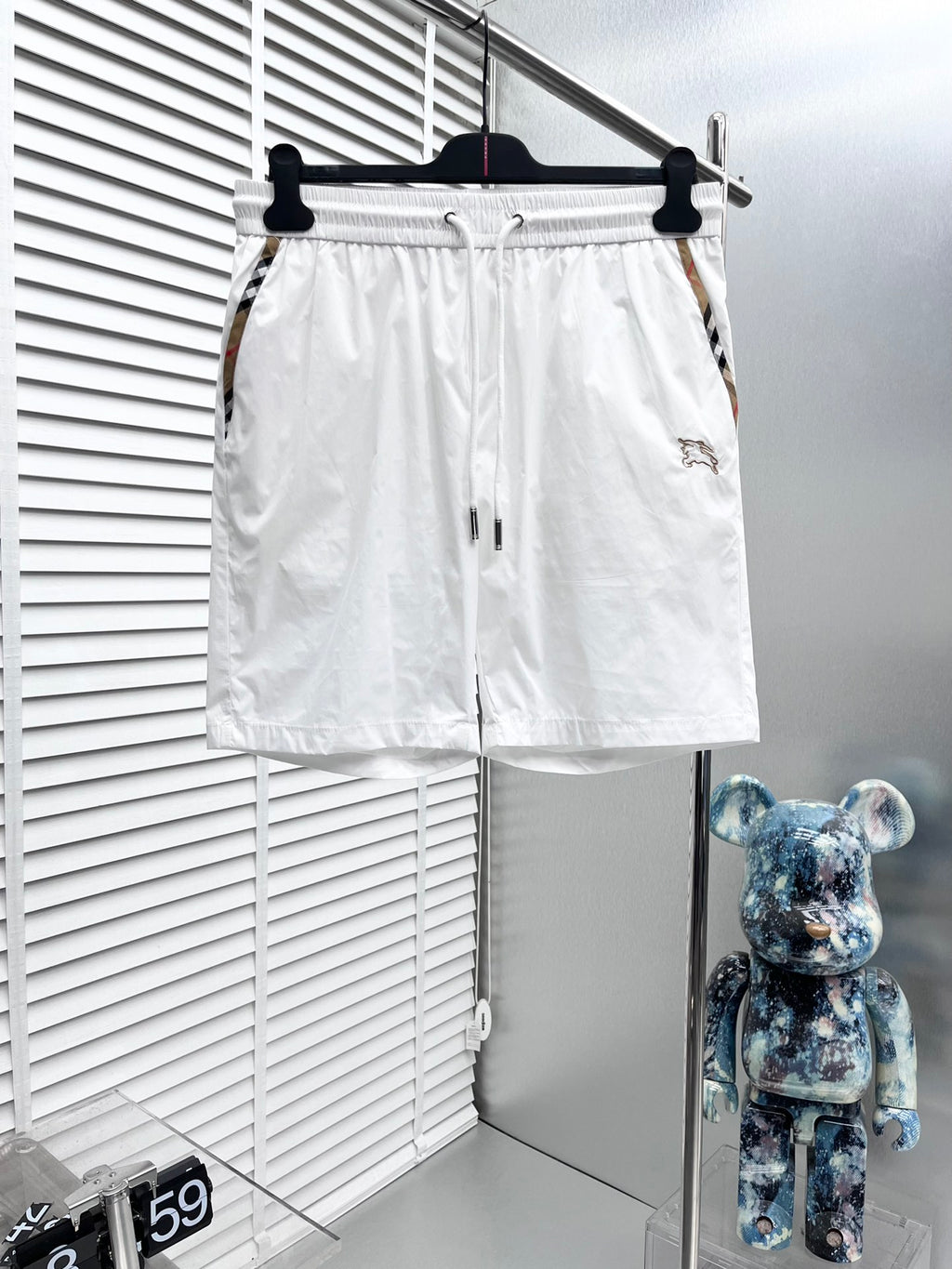 Burberry white drawstring shorts with elastic waistband and front pockets