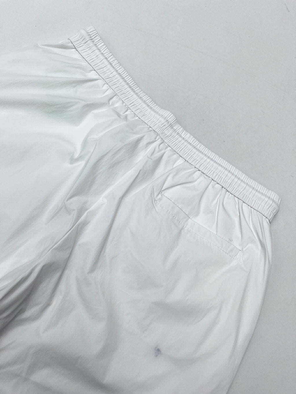 Burberry white shorts with elastic waistband and lightweight fabric