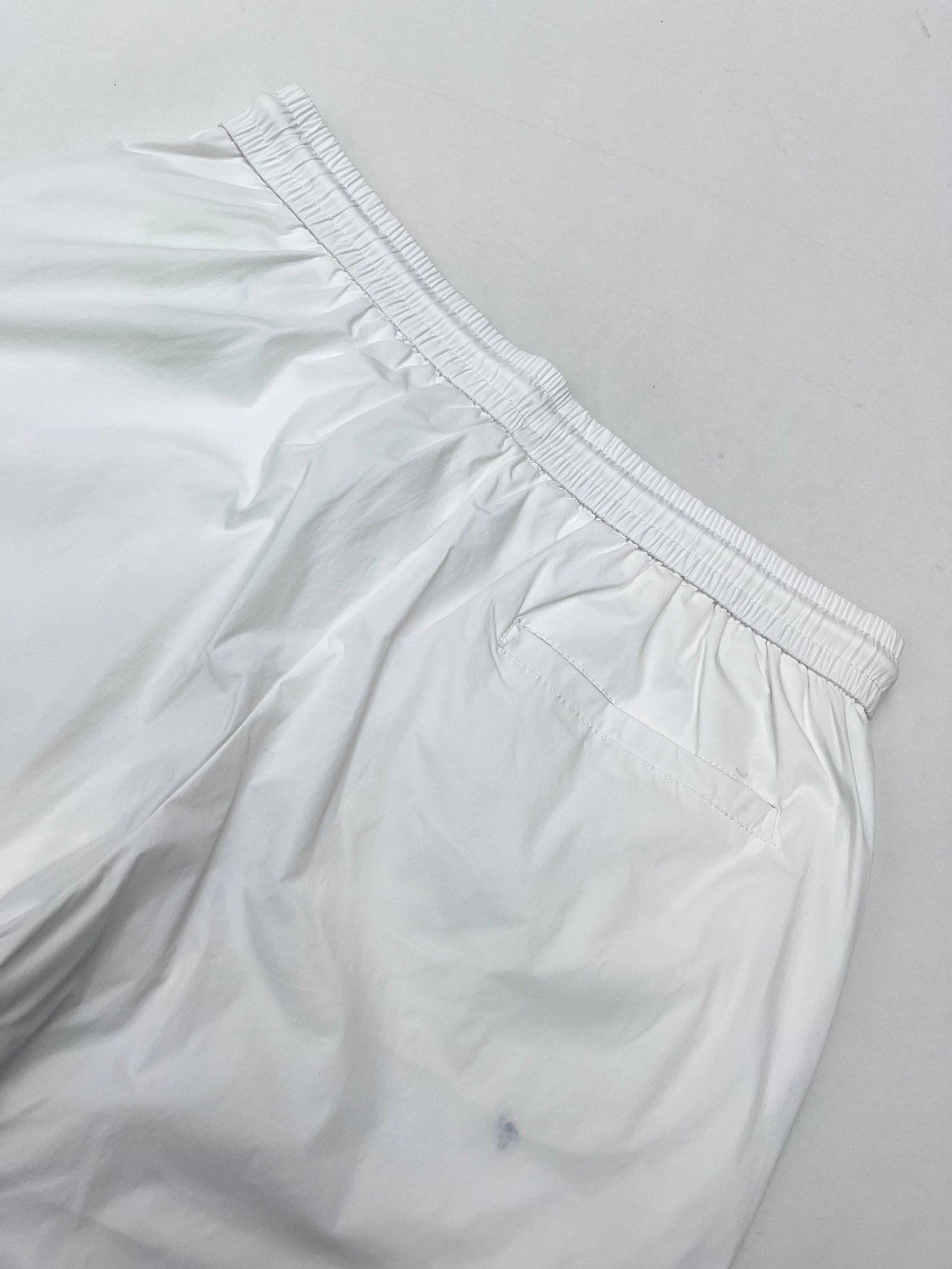 Burberry white shorts with elastic waistband and lightweight fabric