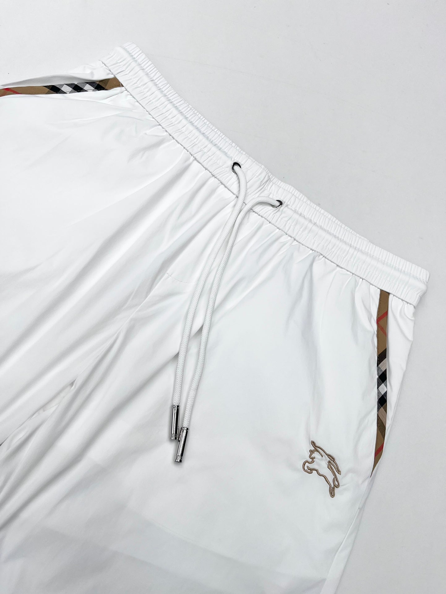 Burberry white shorts waistband with drawstring and elastic trim