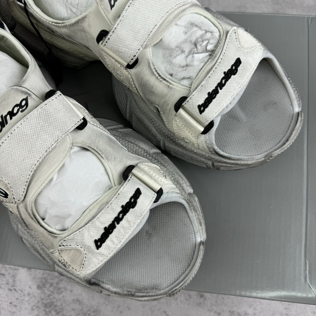 Balenciaga unisex sneakers in light gray, close-up of velcro straps and logo patch