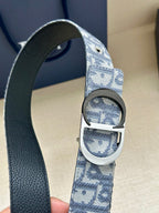 Jacquard belt with dark leather edge, silver buckle and adjustment holes