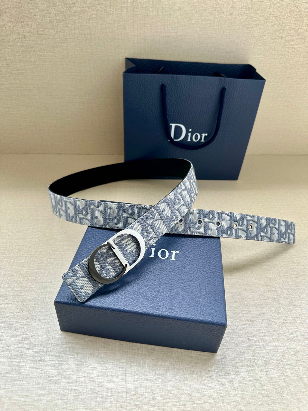 Light blue jacquard belt with silver buckle clasp