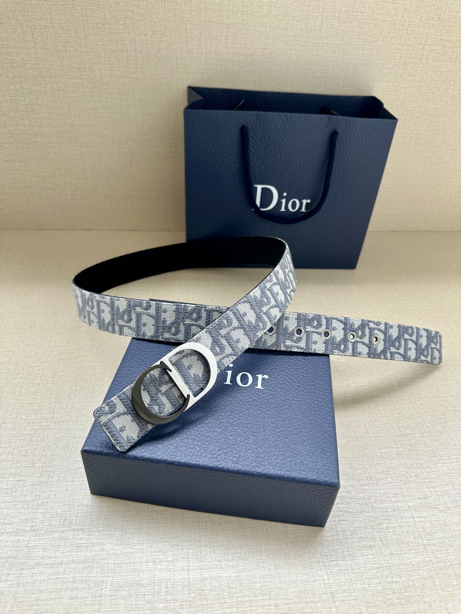 Light blue jacquard belt with silver buckle clasp