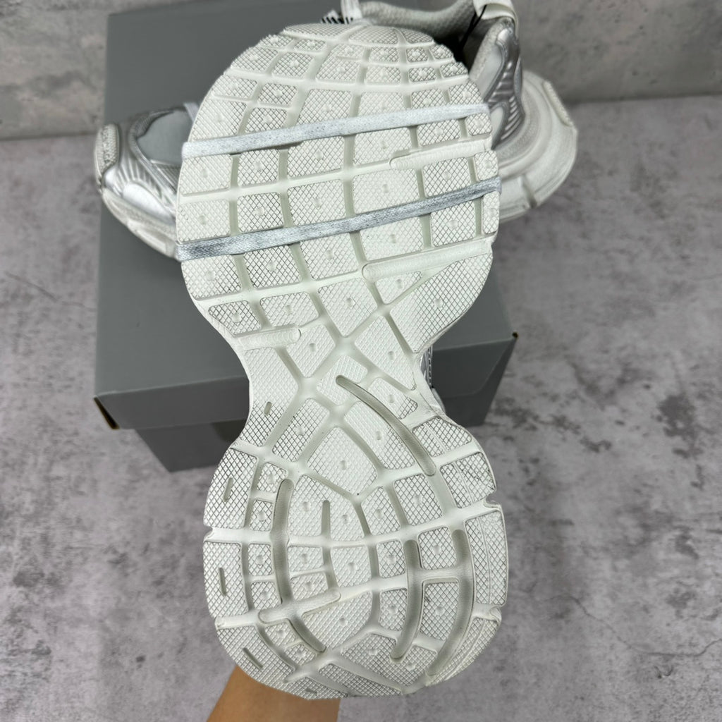 Balenciaga silver sneaker outsole view, tread pattern