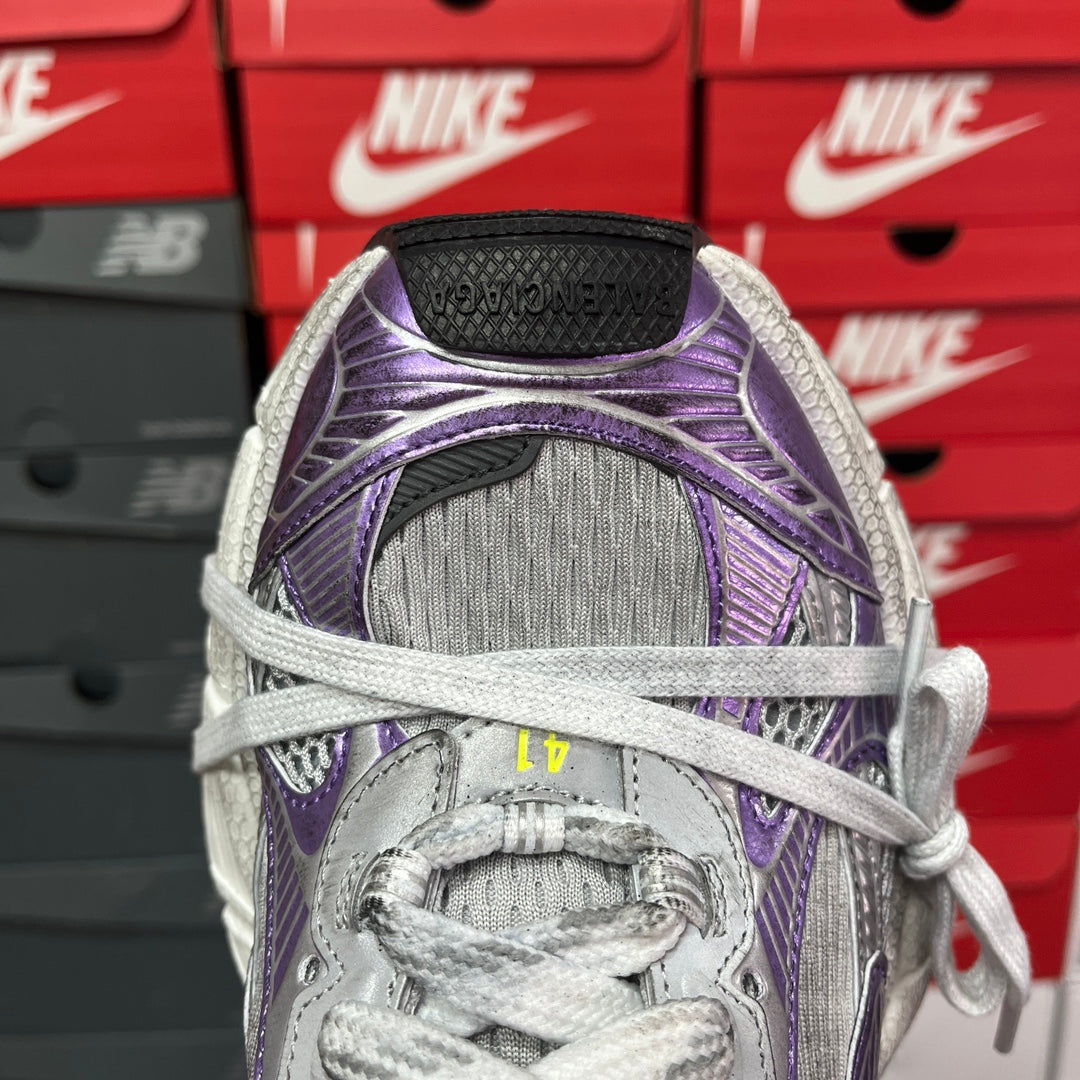 Unisex sneakers, rear view with black sockliner and purple heel stripe