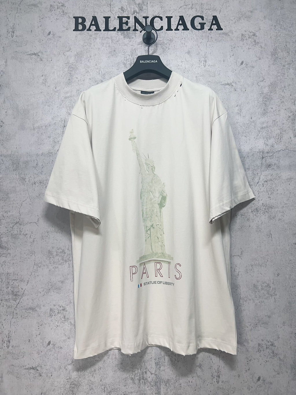 White short-sleeve T-shirt with Statue of Liberty graphic and PARIS print on front