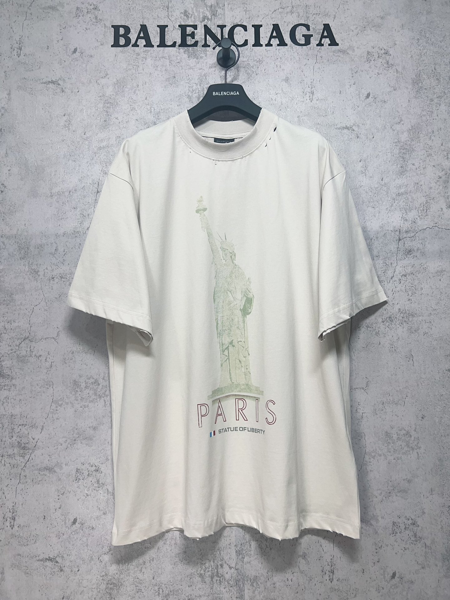 White short-sleeve T-shirt with Statue of Liberty graphic and PARIS print on front