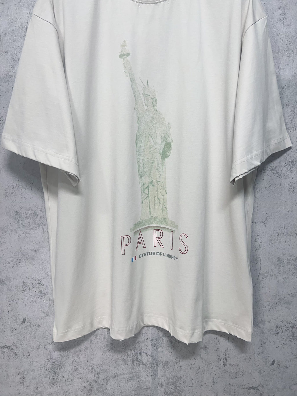 White short-sleeve T-shirt with Statue of Liberty and PARIS text graphic