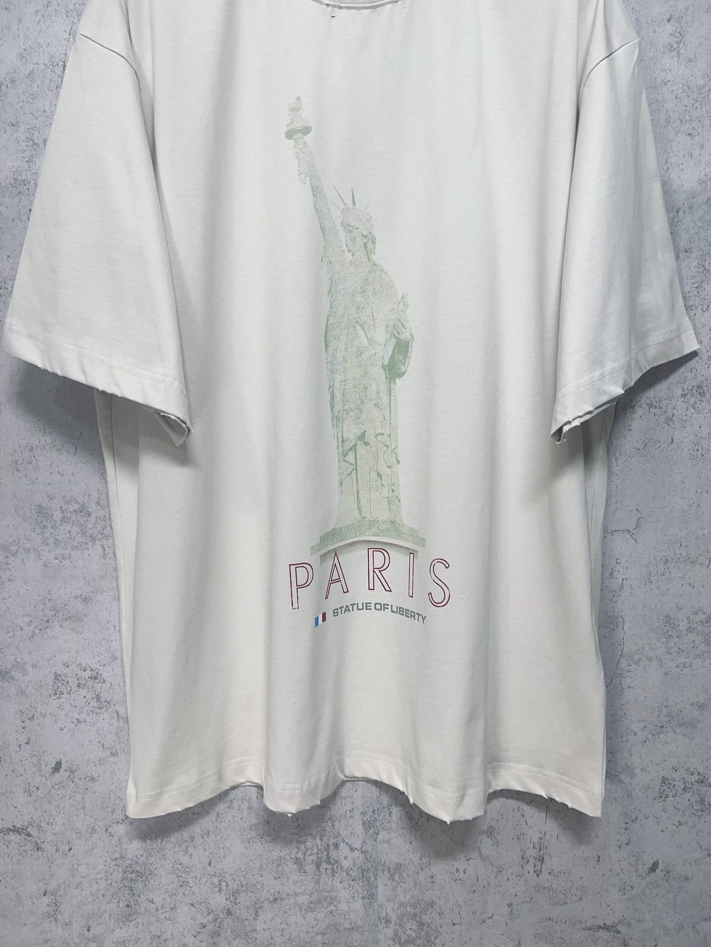 White short-sleeve T-shirt with Statue of Liberty and PARIS text graphic