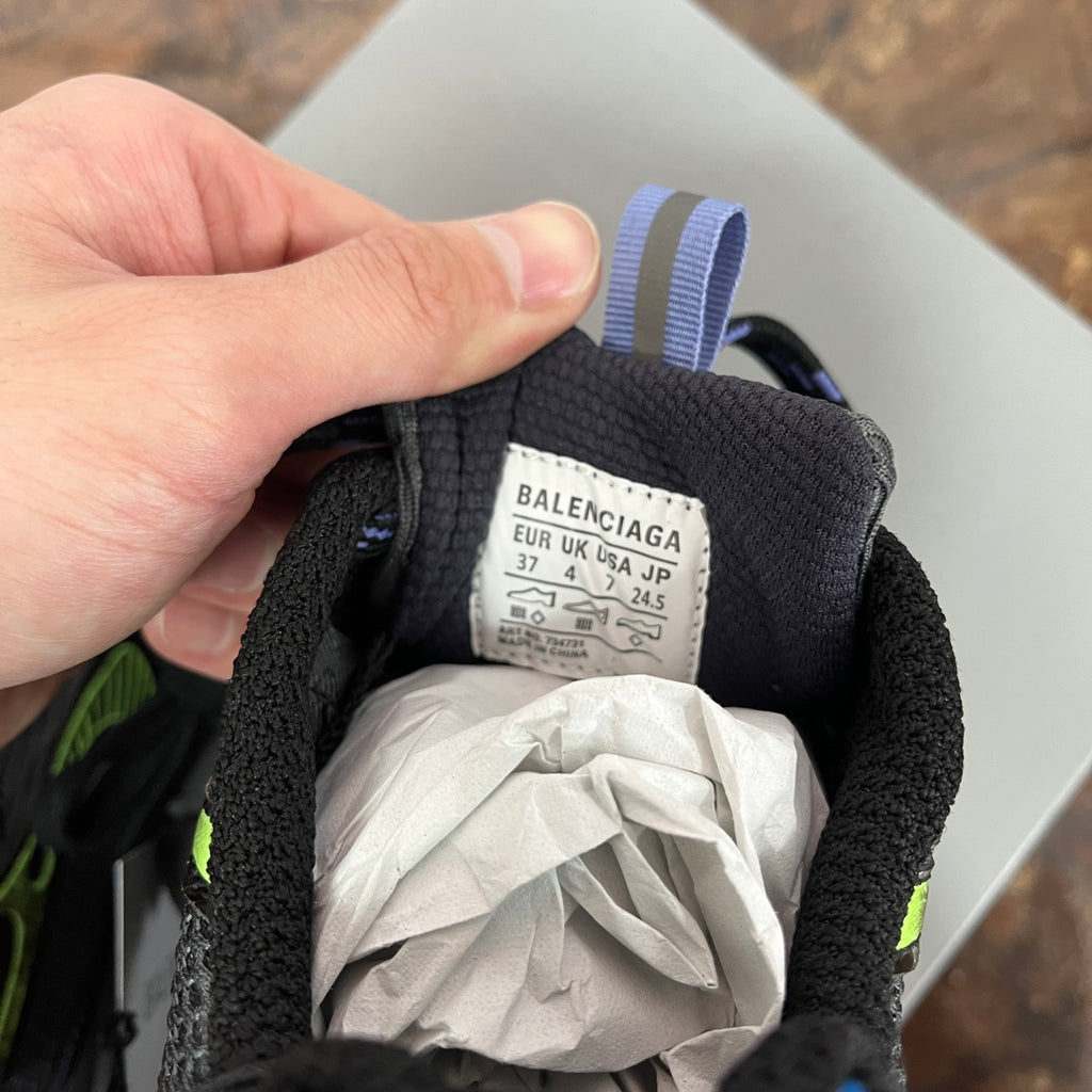 Unisex shoe tongue label with size text inside, black lining with blue pull tab.