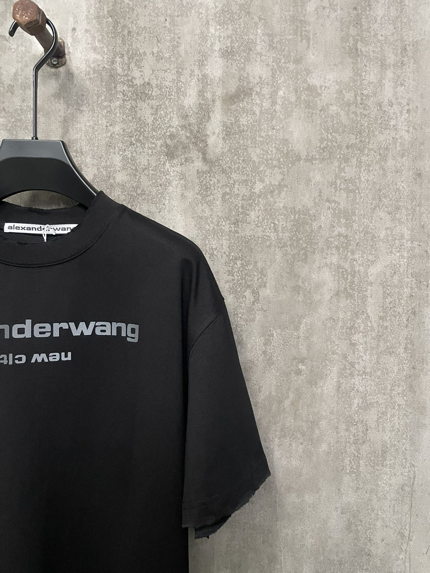 Black short-sleeve T-shirt neckline and sleeve with logo print detail