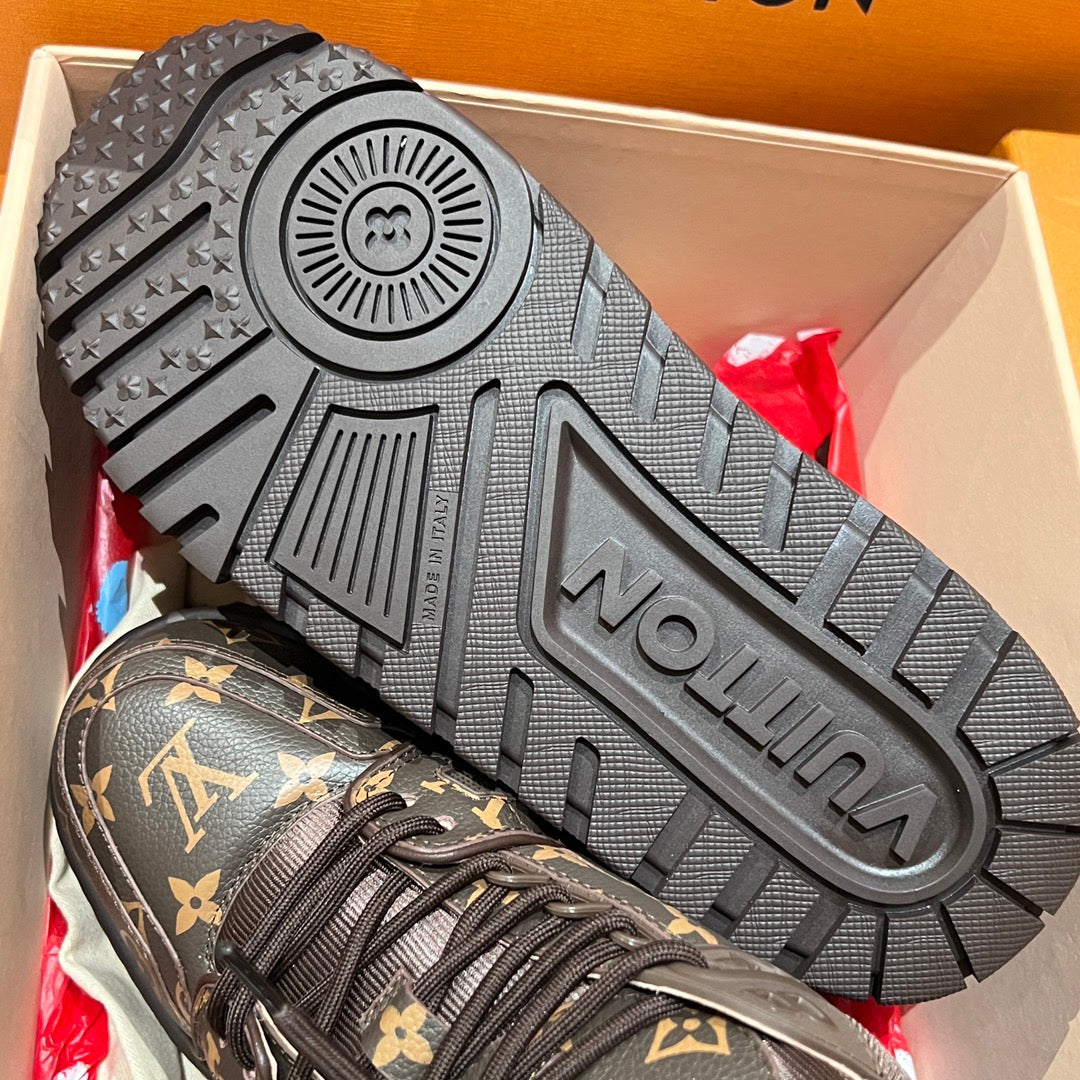 Louis Vuitton monogram trainer shoe outsole tread detail