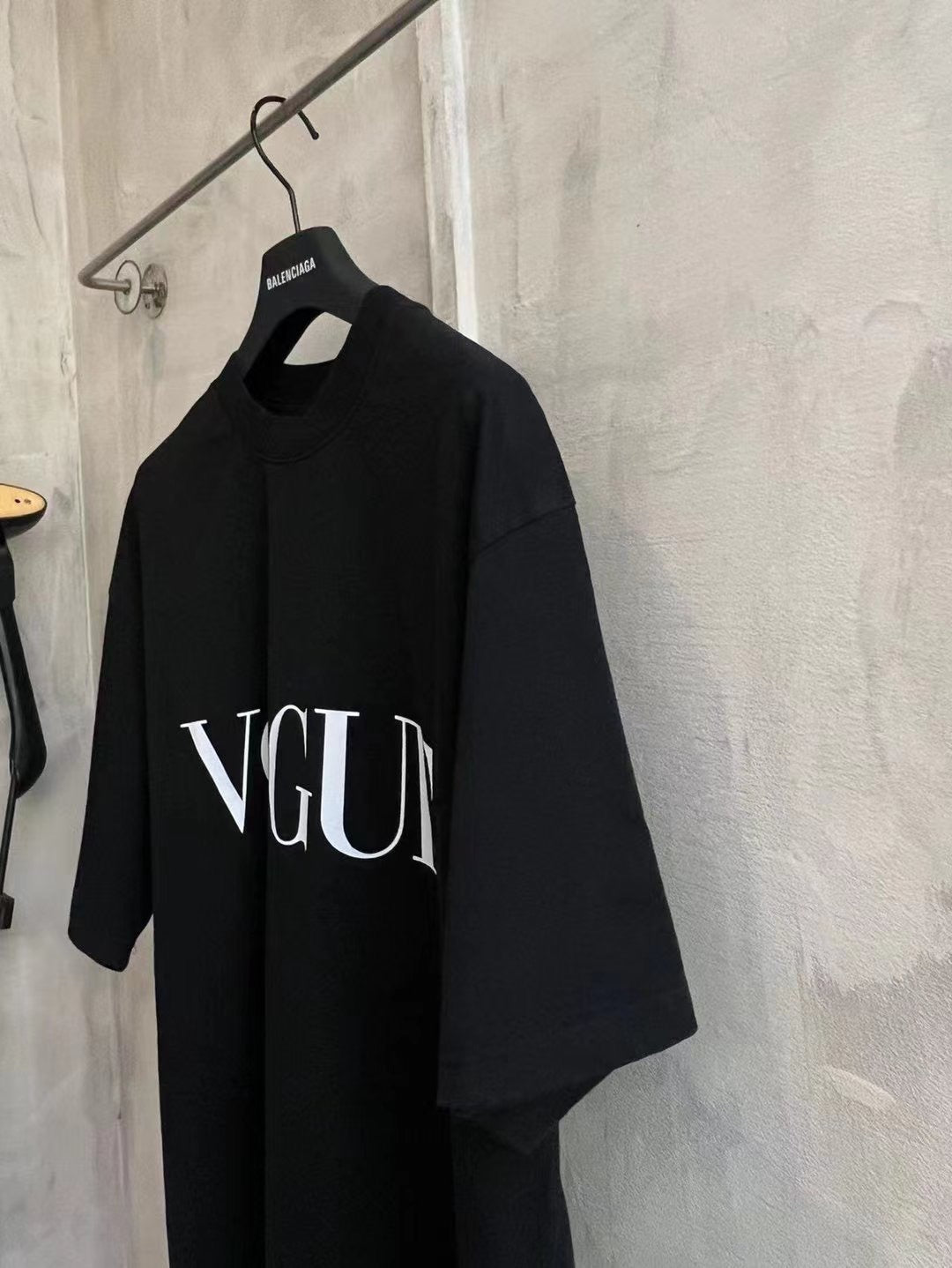 Black crew-neck T-shirt with VOGUE logo print