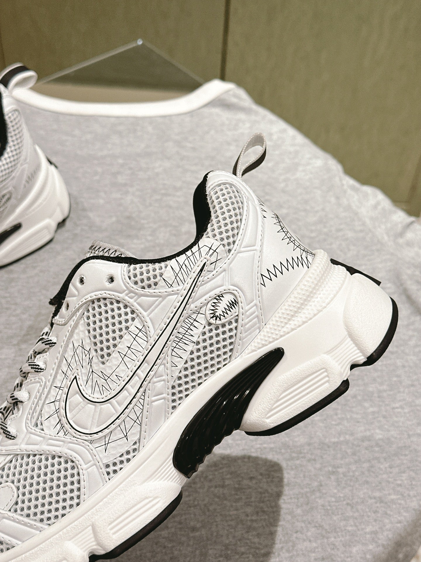 White mesh sneaker with Dior logo, black outsole stripe, sculpted midsole