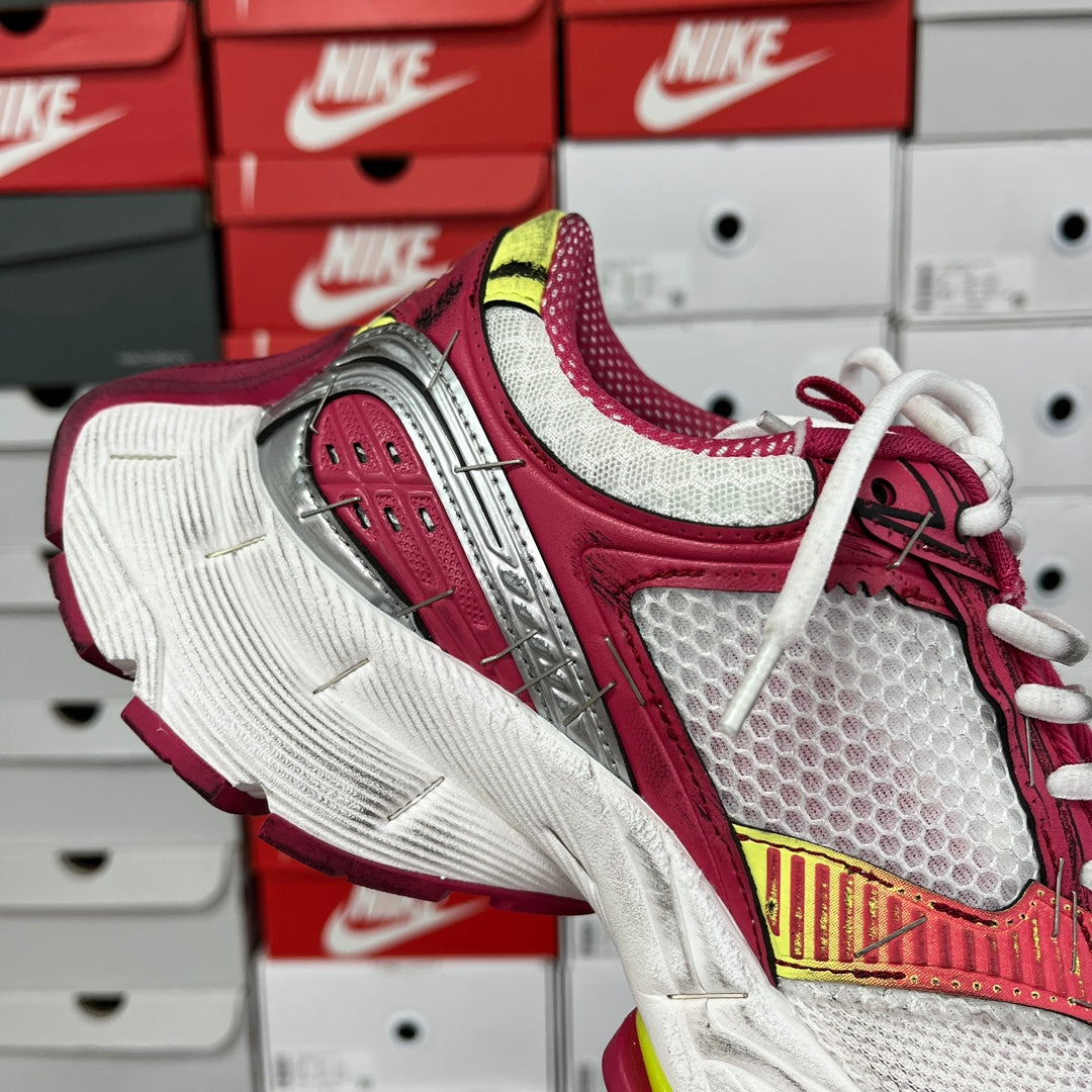 Multicolor lace-up sneaker with white textured sole and maroon side panel