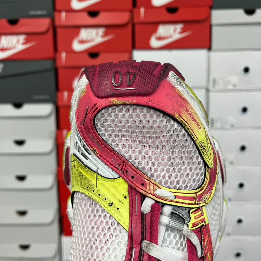 Multicolor mesh lace-up sneaker with maroon heel collar and white laces