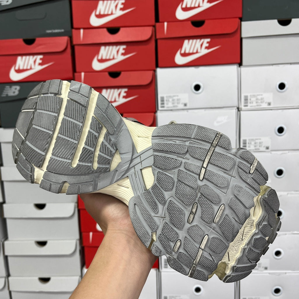 Balenciaga unisex running shoes, bottom view of gray outsole with traction grooves