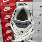Balenciaga sneakers tongue and heel with BALENCIAGA logo on dark lining