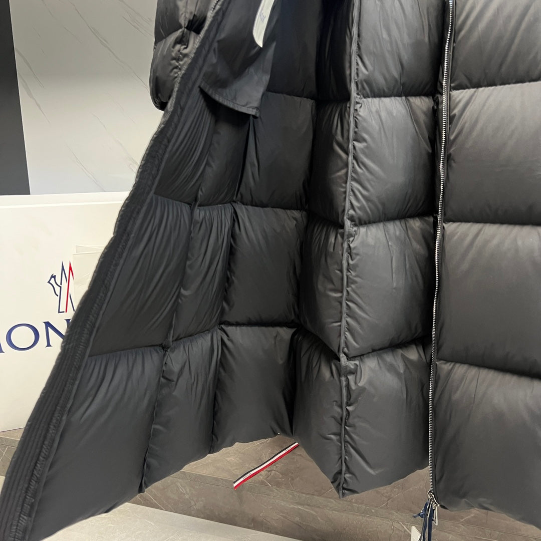 Long puffer coat close-up of quilted shoulder and sleeve with zipper
