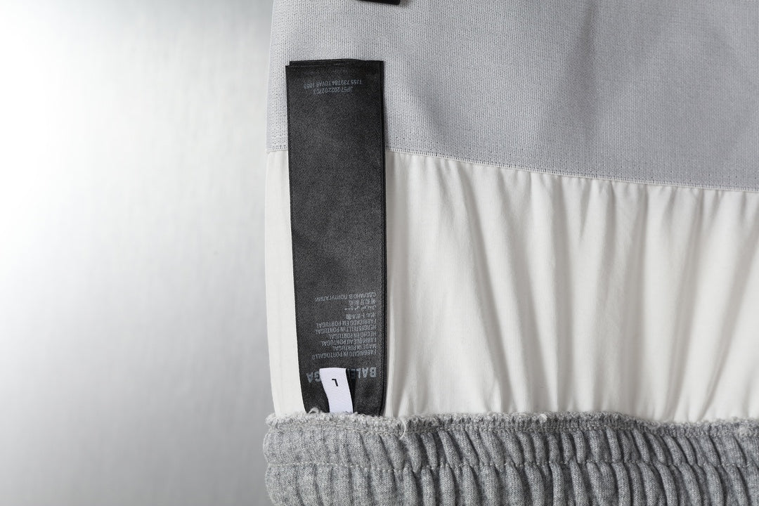 White-and-gray pants with inner label and gathered elastic waistband