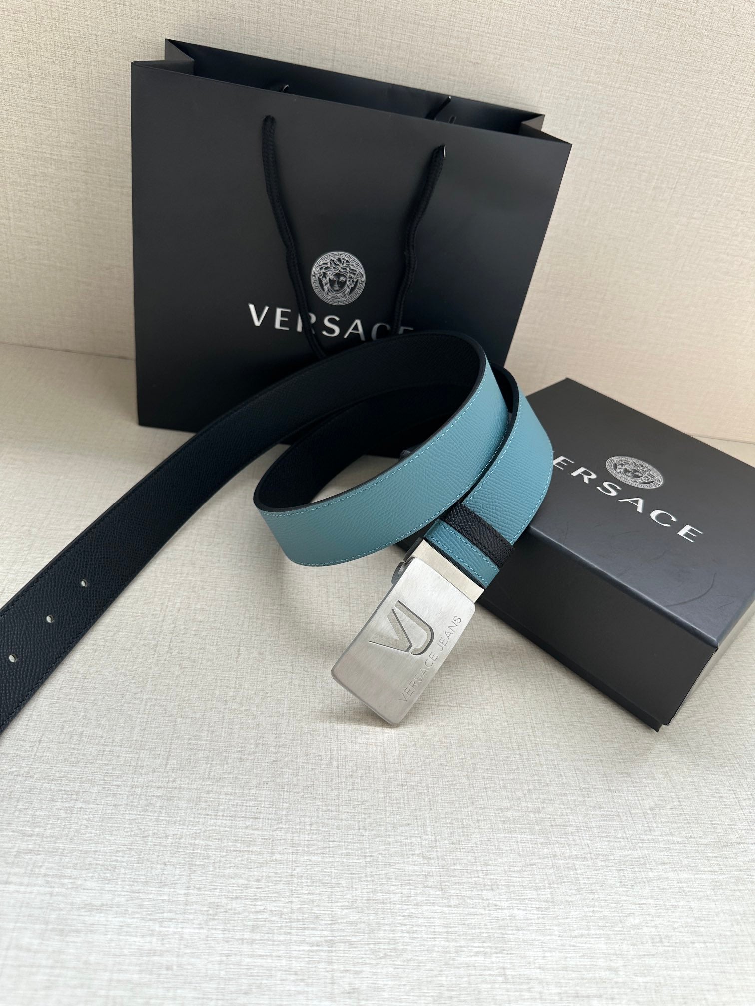 Two-tone leather belt with silver buckle and turquoise strap, set with gift box