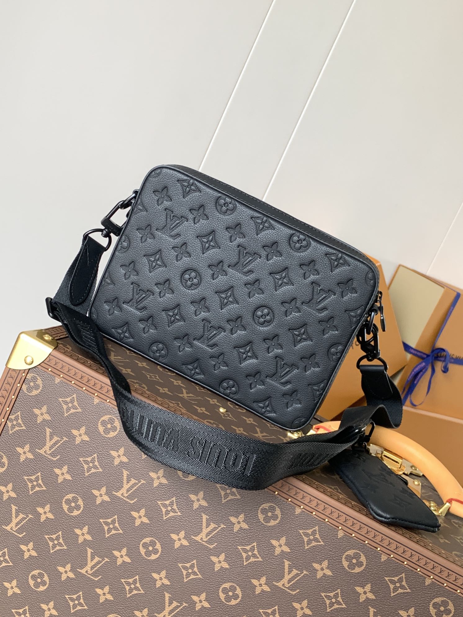 Men's Louis Vuitton monogram bag, dark blue-gray, with front zipper pocket