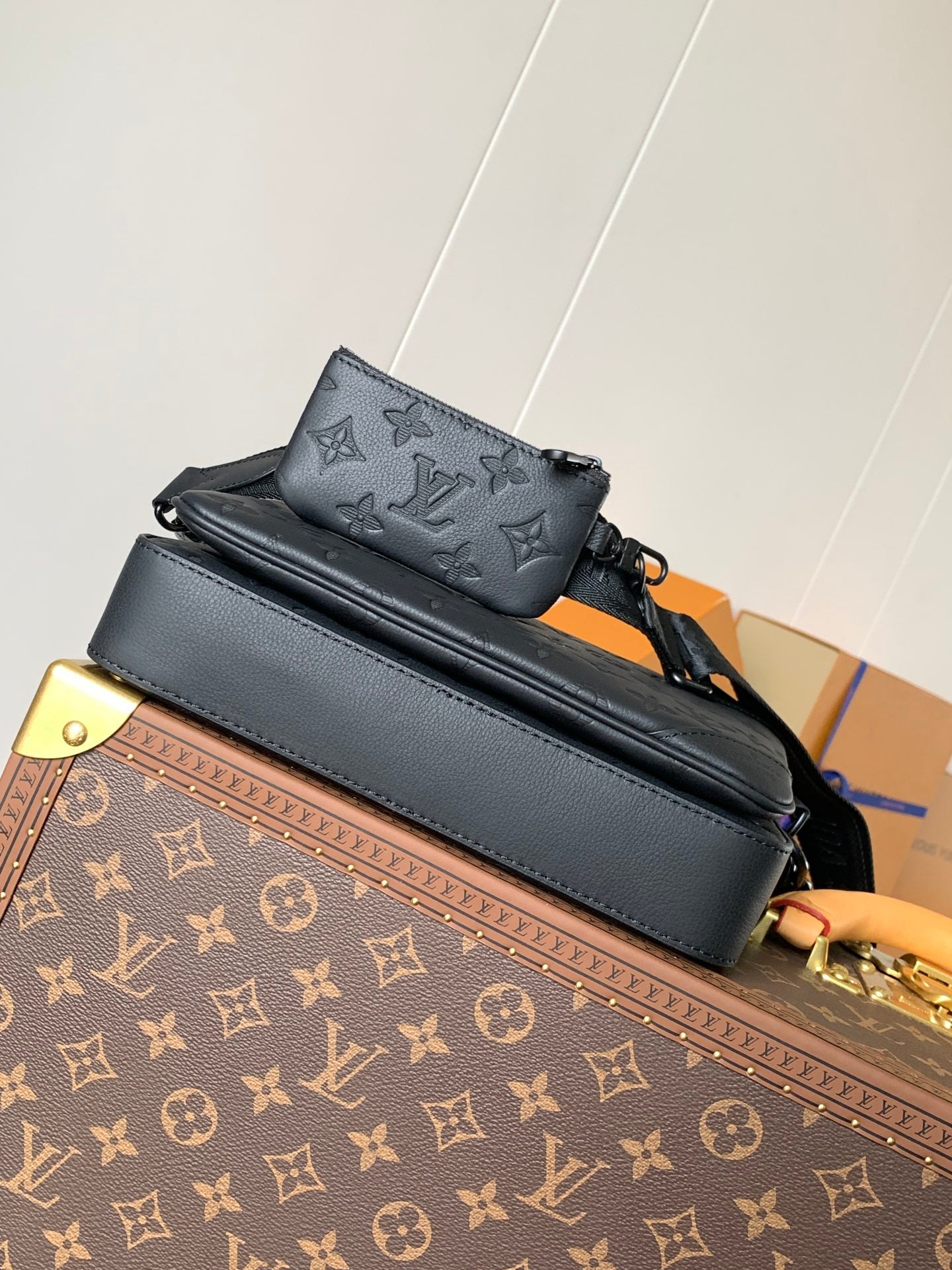 Men's Louis Vuitton monogram bag with matching pouch, dark gray, with double straps