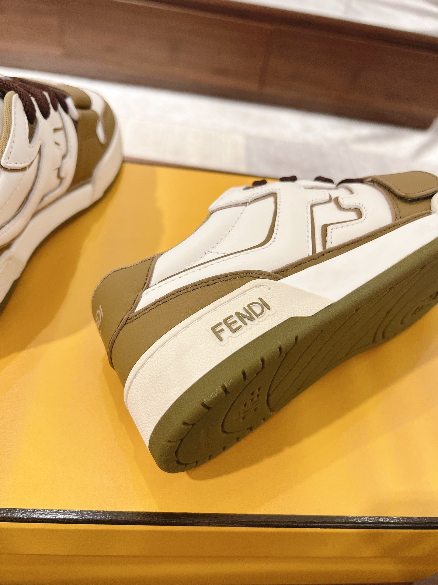 Luxury Shoes Fendi Unisex