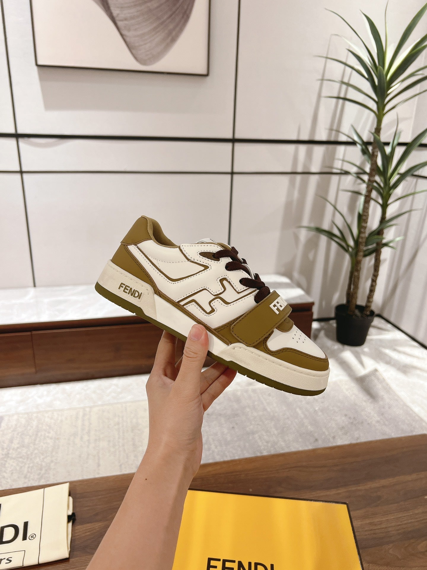 Luxury Shoes Fendi Unisex